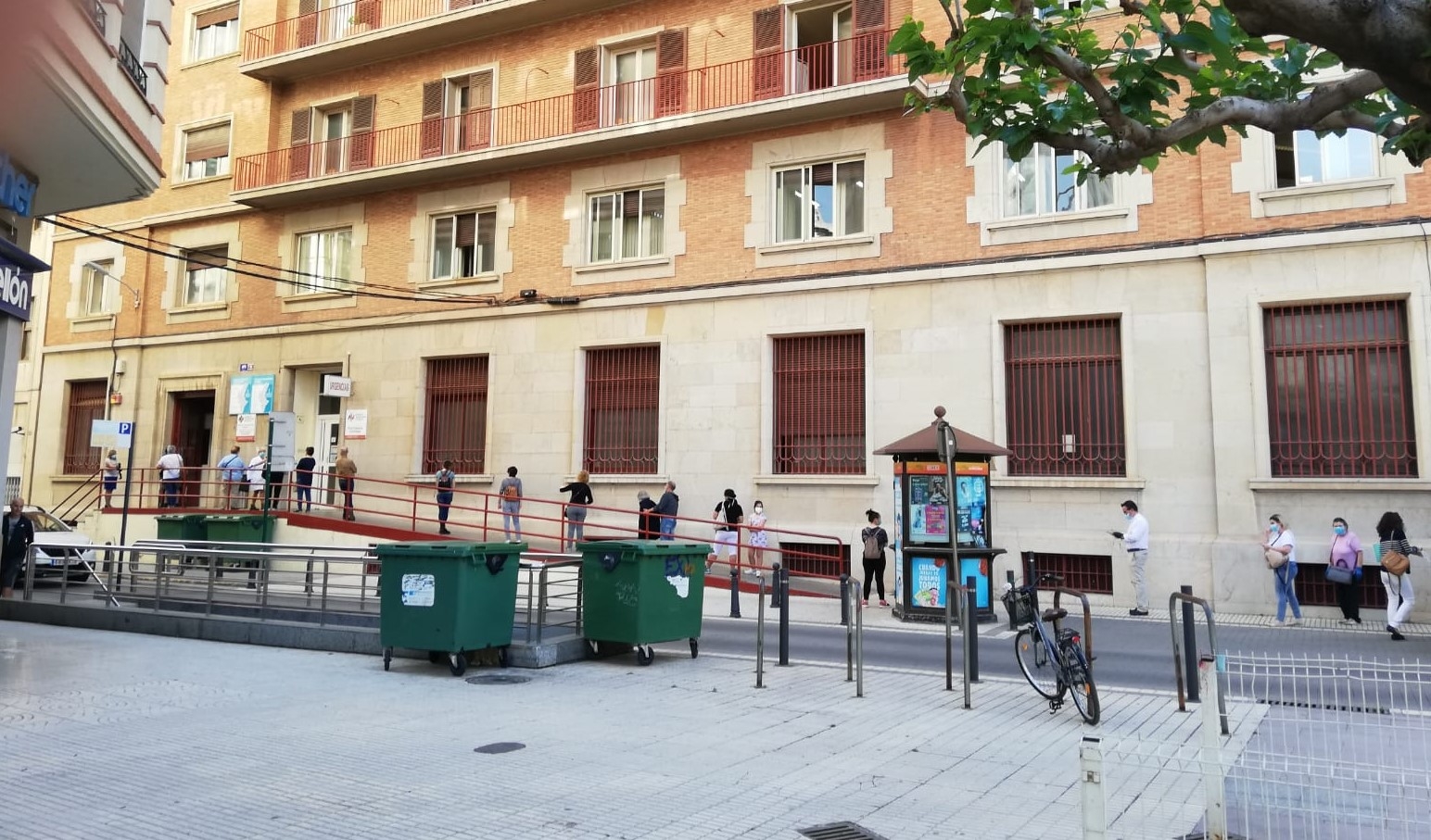  Caos en el centro de especialidades de Huerto Sogueros a la espera de asumir el lunes la detección del Covid-19