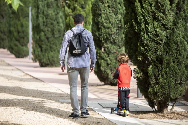 Sanidad estudia con las CCAA que los niños puedan salir a la calle en horas de menos calor 