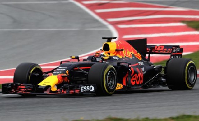 Max Verstappen sorprende en la primera jornada 