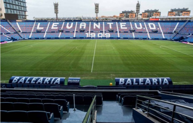 Dos meses sin fútbol en el Ciutat de València y sin fecha de vuelta
