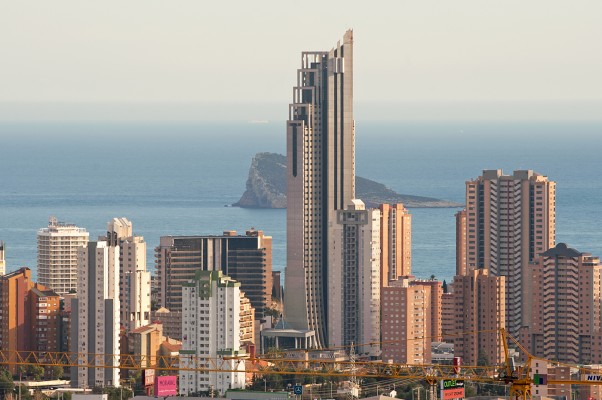 El PP plantea 'peatonalizar' más espacios de Benidorm para pasear y ampliar terrazas de bares