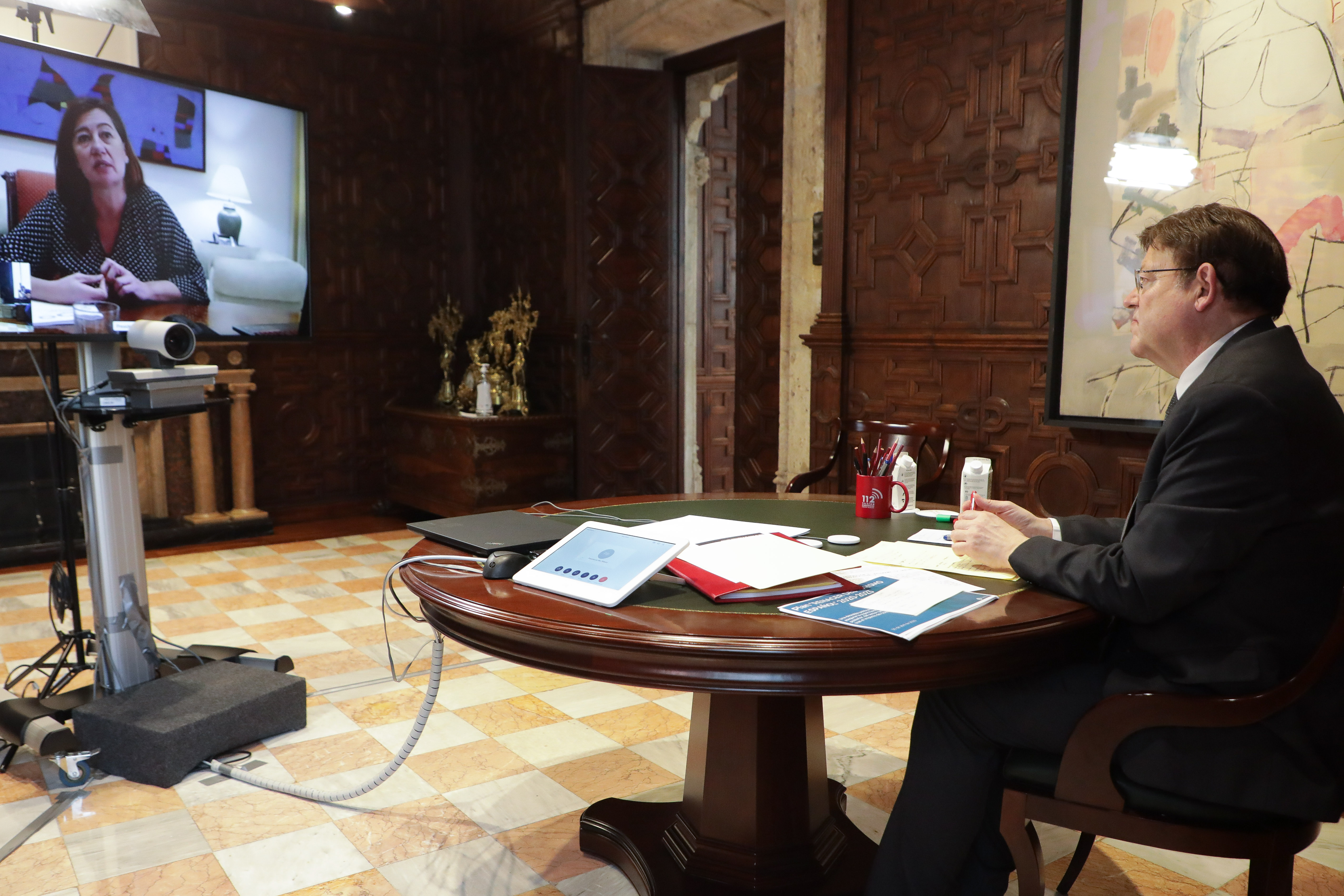 Reunión de Ximo Puig y Francina Armengol. Foto: AP - 