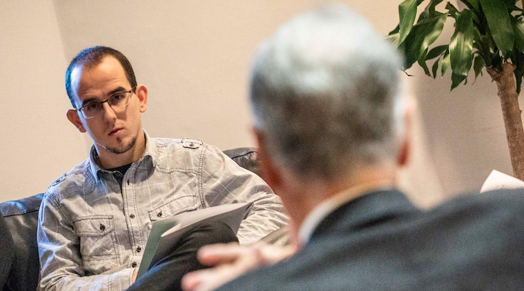 Un joven  investigador valenciano descubre cómo reducir la agresividad de un tumor infantil
