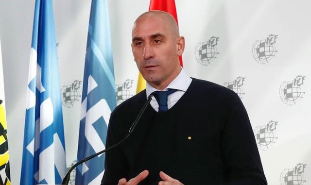 La Federación Española comunica a las territoriales que no renuncia al play off exprés de momento