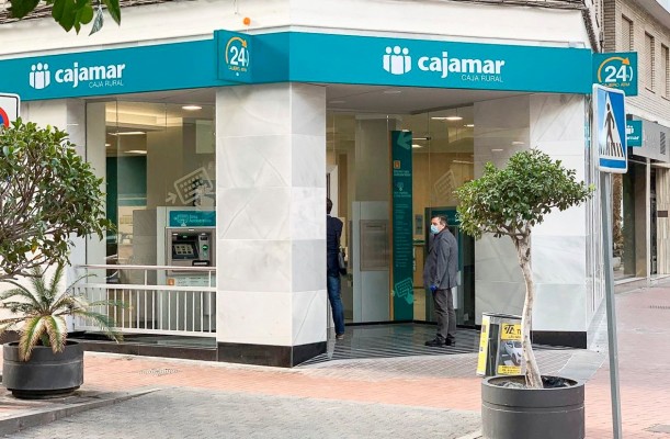 Cajamar reduce su beneficio un 30% hasta los 17,2 millones tras reforzar su saneamiento 