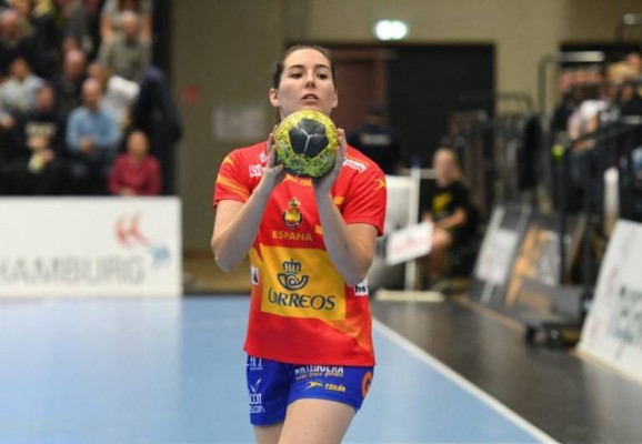 La 'guerrera' Ana Martínez continuará un año más en el Balonmano Elche
