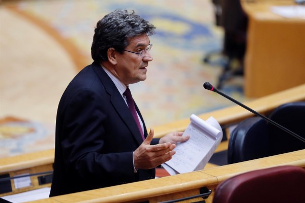Escrivá retrasa la previsión de Iglesias y sitúa los primeros pagos del ingreso mínimo en junio