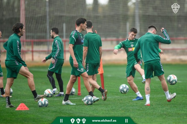 El Elche se somete a las pruebas de COVID-19 en el Martínez Valero
