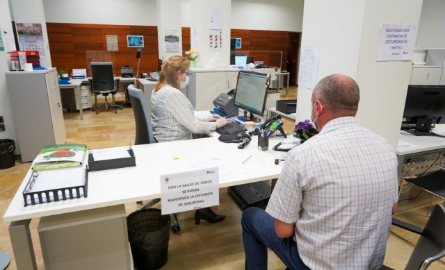 La nueva realidad aleja a los ciudadanos de Cartagena del contacto con los funcionarios