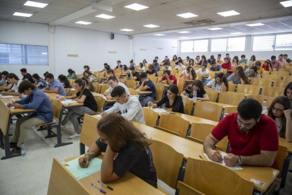Algunos colegios piden que la EBAU se celebre en los propios centros, pero la concertada no se posiciona