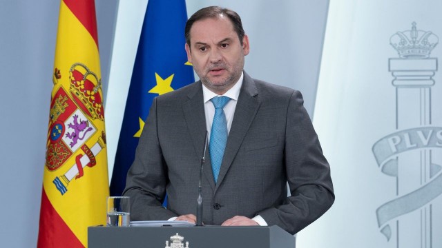 Ábalos avisa: España adoptará medidas si la UE no regula pronto la movilidad aérea
