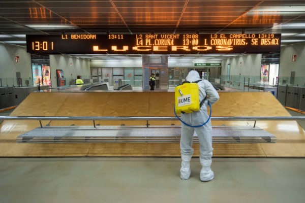 Estaciones de TRAM y Metrovalencia acogerán repartos de mascarillas y FGV instala hidrogel