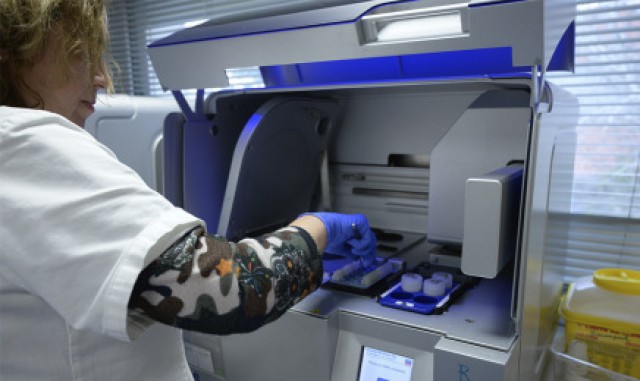 El Gobierno habilita los laboratorios de la UJI y el CEU San Pablo para realizar pruebas PCR