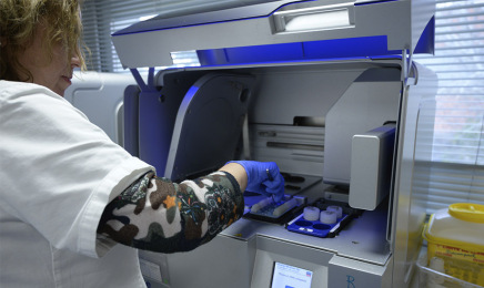 El Gobierno habilita los laboratorios de la UJI y el CEU San Pablo para realizar pruebas PCR