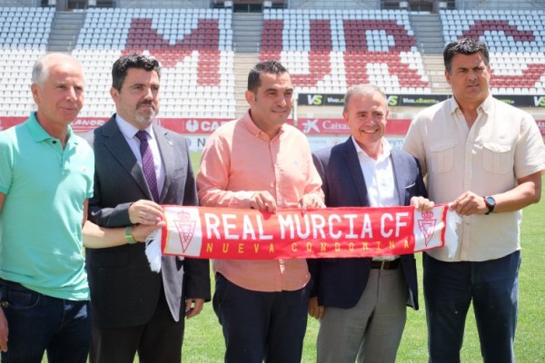 El Murcia aparca la renovación de Adrián y Algar por 