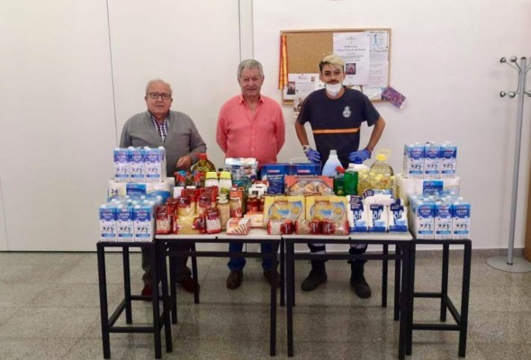 Los 'mayores' de Alumbres arriman el hombro con una donación para familias vulnerables de Cartagena