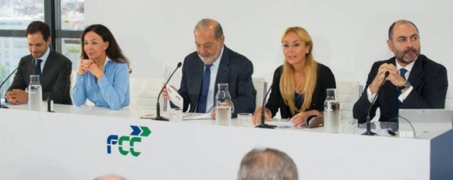 FCC trata de enderezar el rumbo en bolsa a golpe de dividendo y contratos