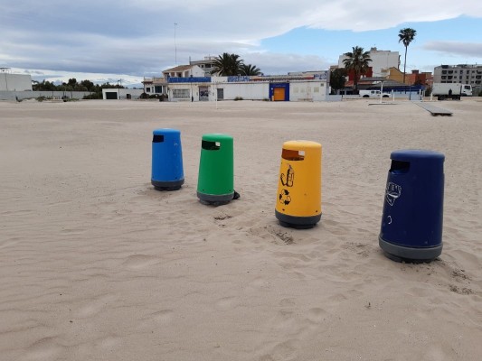 València prepara sus playas para el final del confinamiento