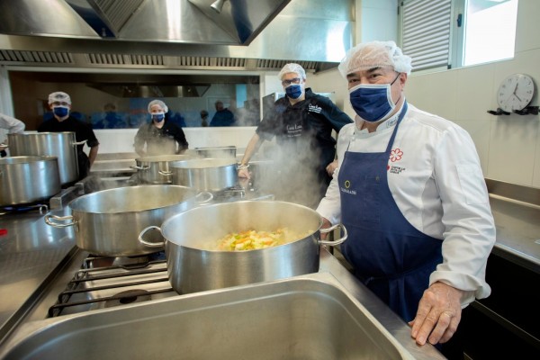 Castelló se alía con el chef Miguel Barrera para crear 400 menús solidarios de 'Estrella Michelín'