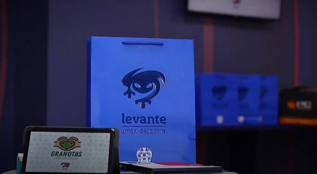 El Levante reparte 104 tabletas en 52 residencias de València 