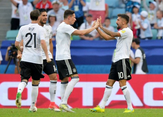 Alemania arrolla a Camerún y se clasifica como primera del grupo B
