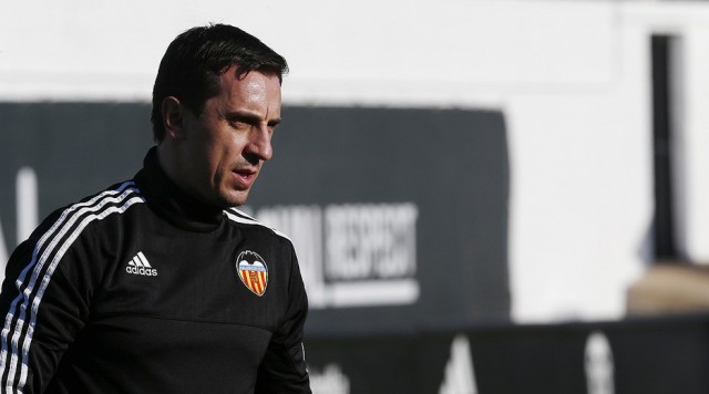 Gary Neville tendrá una plantilla nueva para reyes 
