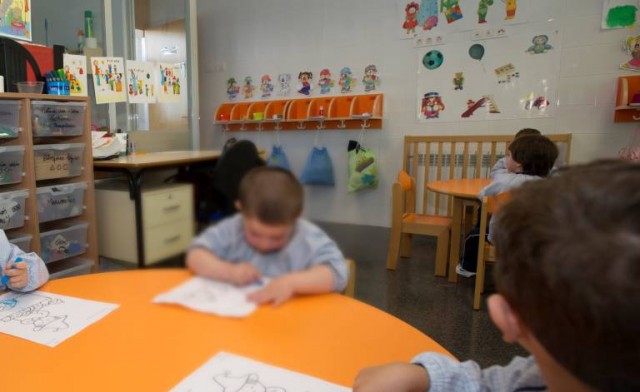 Murcia le vuelve a plantar cara a Sánchez: No le convence abrir las aulas a los menores de 6 años