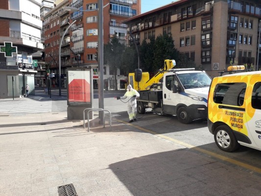 El alumbrado de Murcia se prepara para el desconfinamiento: desinfección y limpieza a fondo 