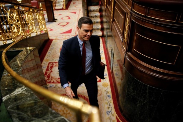 Pedro Sánchez se 'acuerda' de López Miras en el Congreso: 