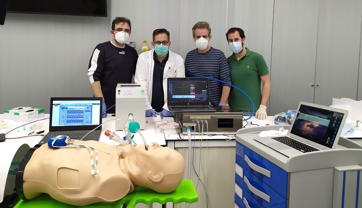 El Dr. Manuel Pons en la derecha de la imagen junto más profesionales inmersos en el proyecto. Fotos: Pablo García (Ciemat) - 