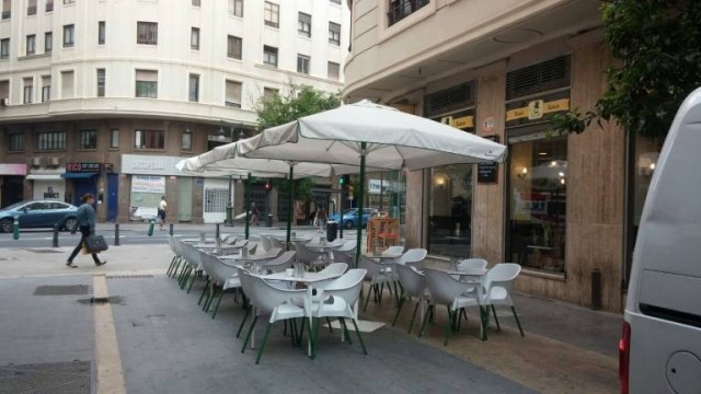 Los hosteleros creen que las terrazas podrían reabrir entre el 10 y 25 de mayo