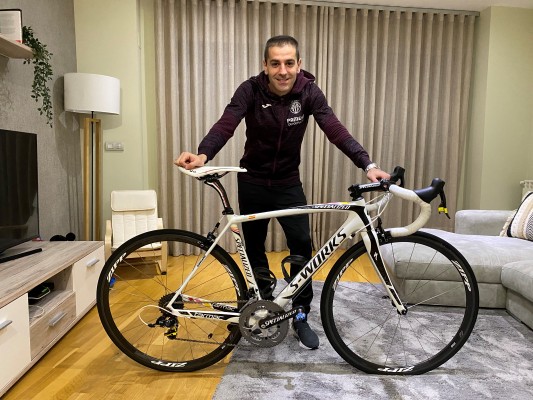 Rubén Peña se lleva a casa la bicicleta de Alberto Contador 