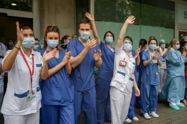 La OMS pide que los contagios de sanitarios en su lugar de trabajo sean considerados enfermedad profesional