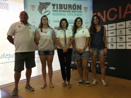 El rugby playa abre la temporada de deporte en la arena de Valencia