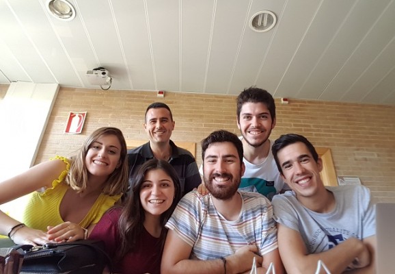 Cinco estudiantes de la UA comercializan su proyecto de fin de grado: una 'app' de trueques