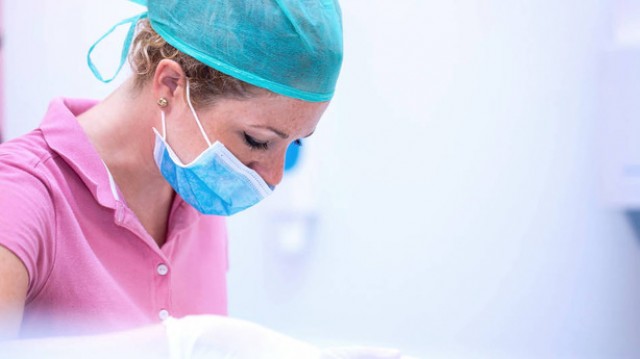 El 40% de los mayores de 60 años utilizan implantes dentales, según un estudio de Sanitas