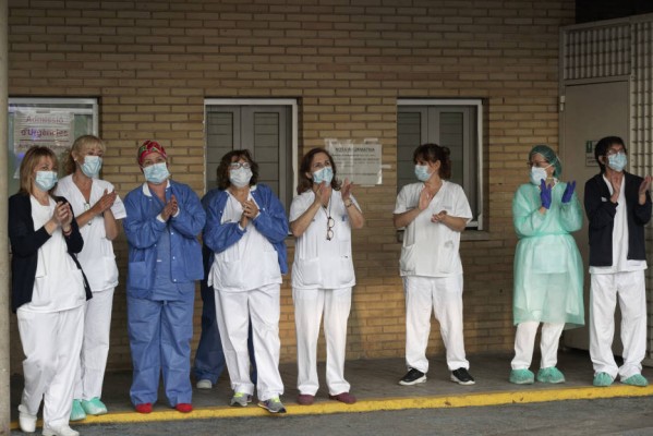 Un estudio del Satse concluye que uno de cada tres sanitarios contagiados es una enfermera