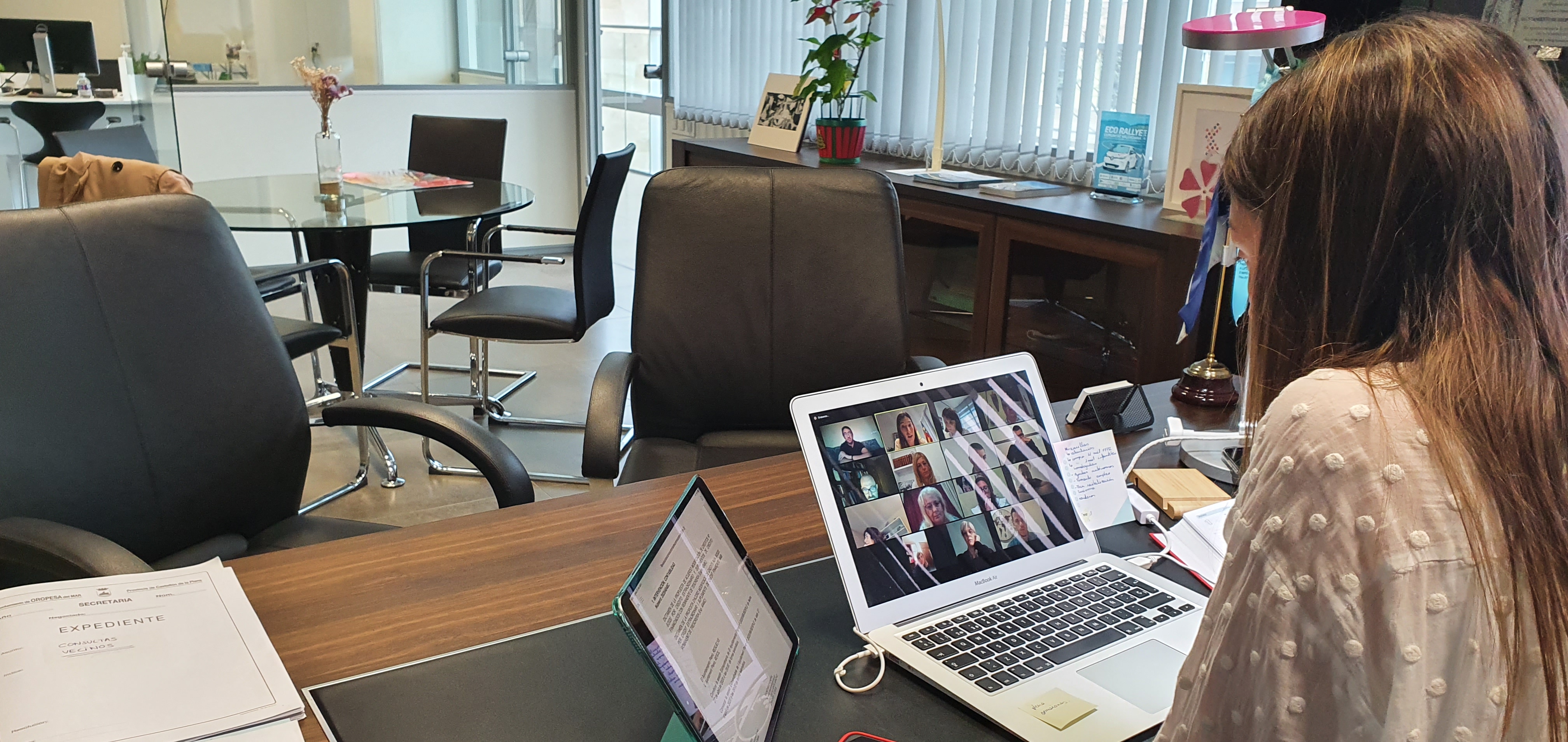 Un instante del pleno telemático celebrado bajo la presidencia de la alcaldesa de Oropesa del Mar, María Jiménez. - 