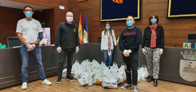 Oropesa reparte 2.750 kilos de comida para las familias más necesitadas a raíz del coronavirus
