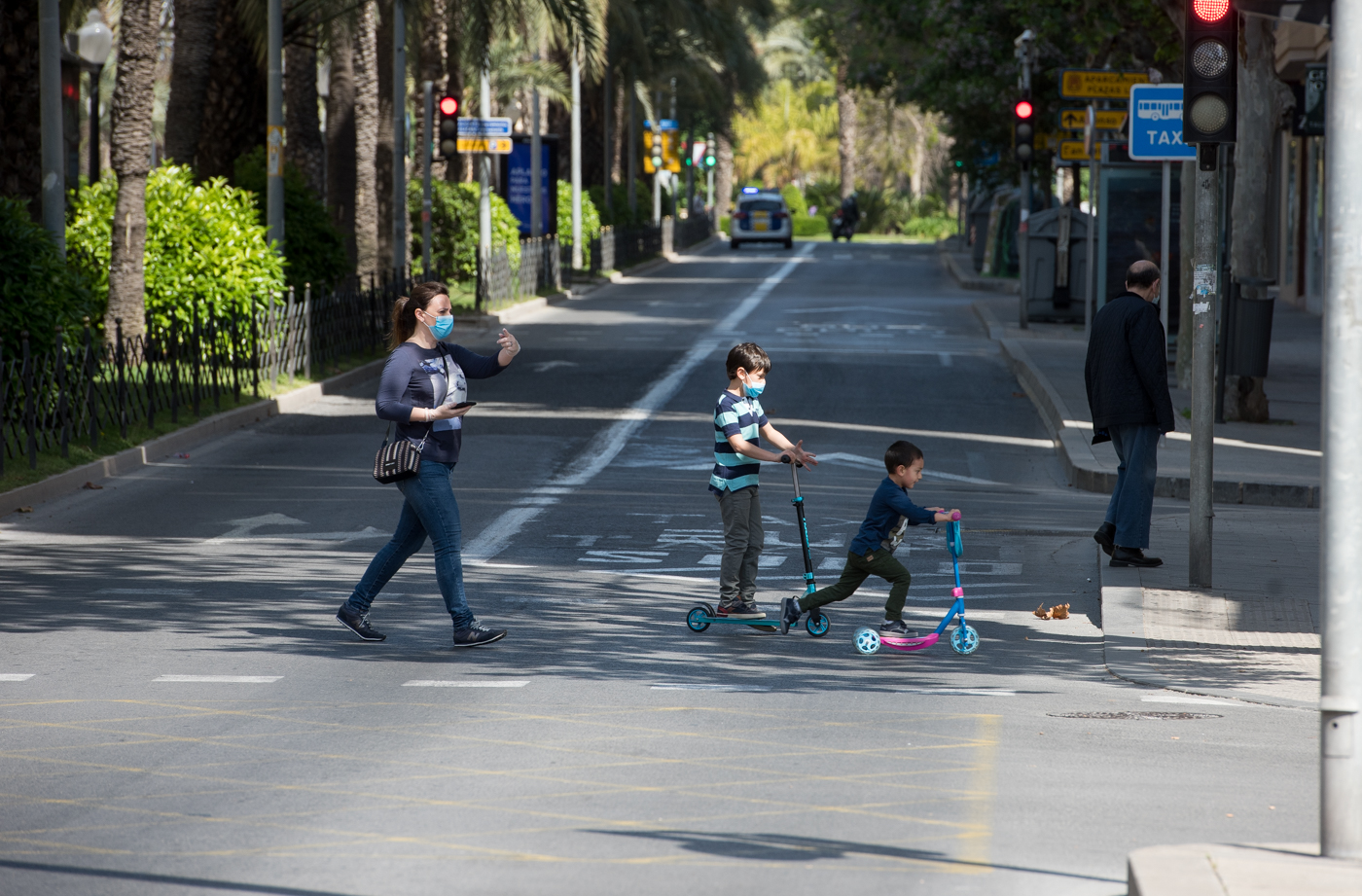 El Gobierno dice que las familias han cumplido las medidas para pasear con niños 