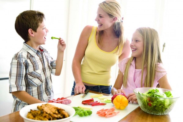 Los cambios en alimentación, actividad física y conducta reducen la obesidad en niños y adolescentes