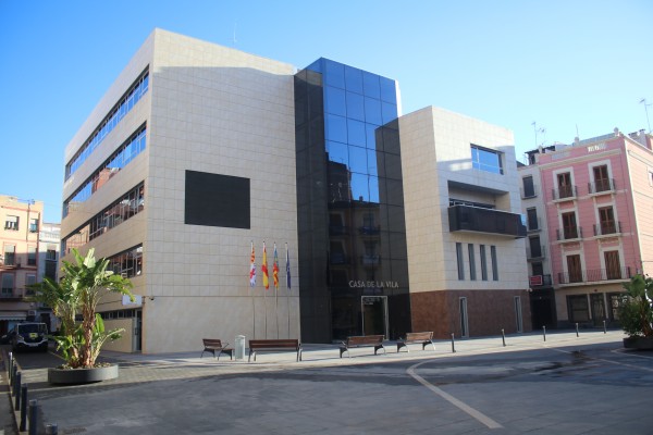 Onda baja el IBI a todos los vecinos y empieza a devolver tasas de actividades suspendidas