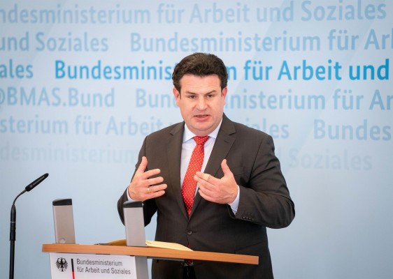 El ministro alemán de Trabajo se opone a jugar la Bundesliga con mascarillas