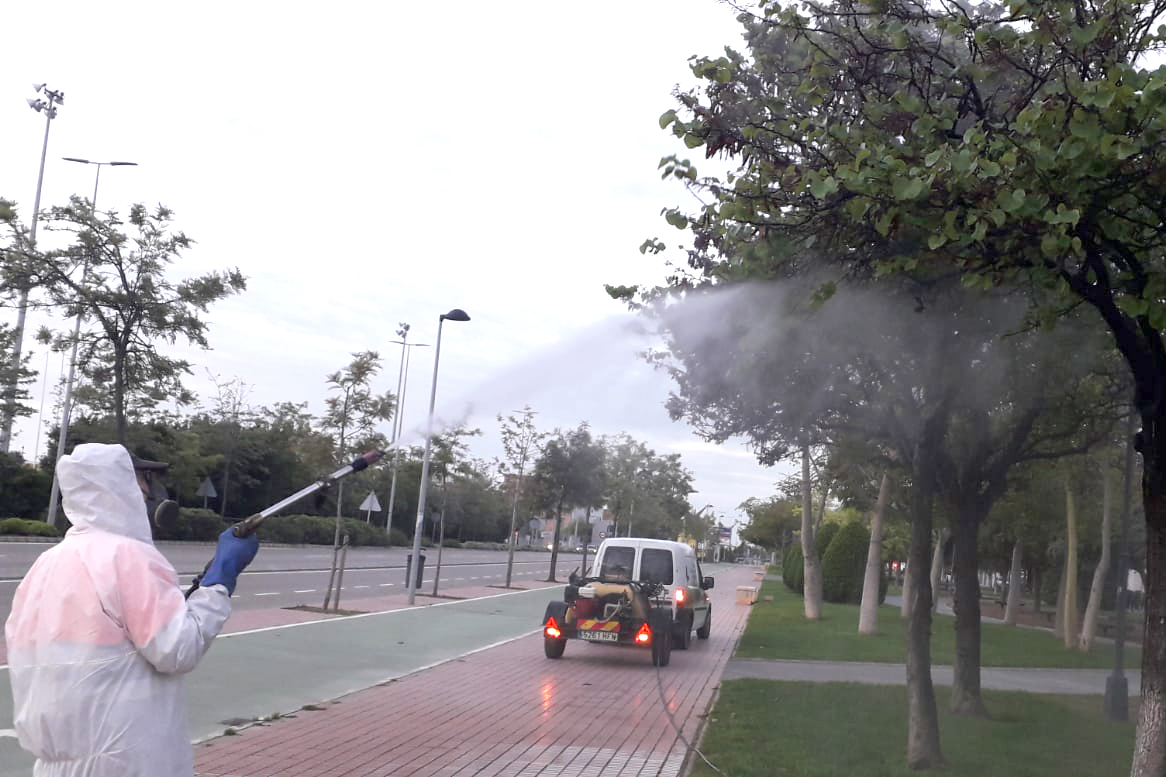 Castelló manté precintats els jocs infantils i reforça la desinfecció dels espais públics
