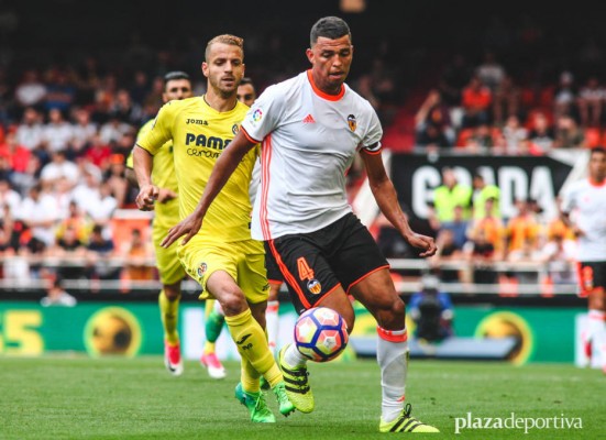 Aderllan Santos, el más próximo a salir del Valencia CF