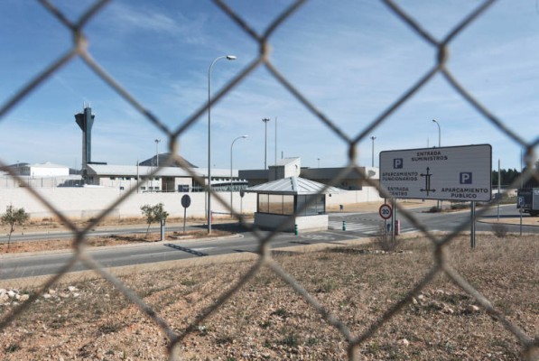 Los sindicatos Acaip y Csif denuncian al director de la cárcel de Albocàsser por la falta de EPI