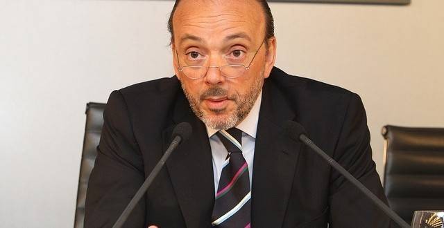 Una Prisa hundida en bolsa negocia la venta del 30% de Media Capital