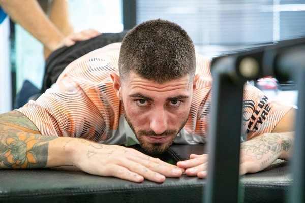 
Piccini, yoga para completar la puesta a punto tras su lesión