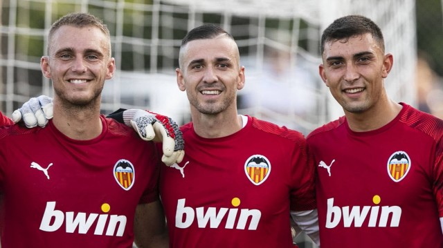 Los porteros del Valencia completan su entrenamiento con vídeos personalizados