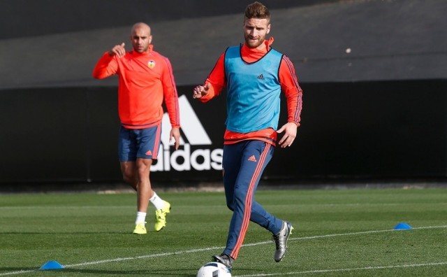 Neville da descanso a Gayà, Abdennour, Mustafi, Cancelo y Alcácer para duelo ante el Barakaldo